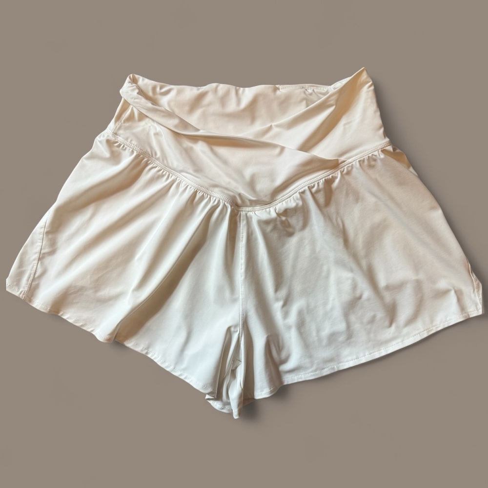 NWOT!! Elegant Cream Women's Shorts
